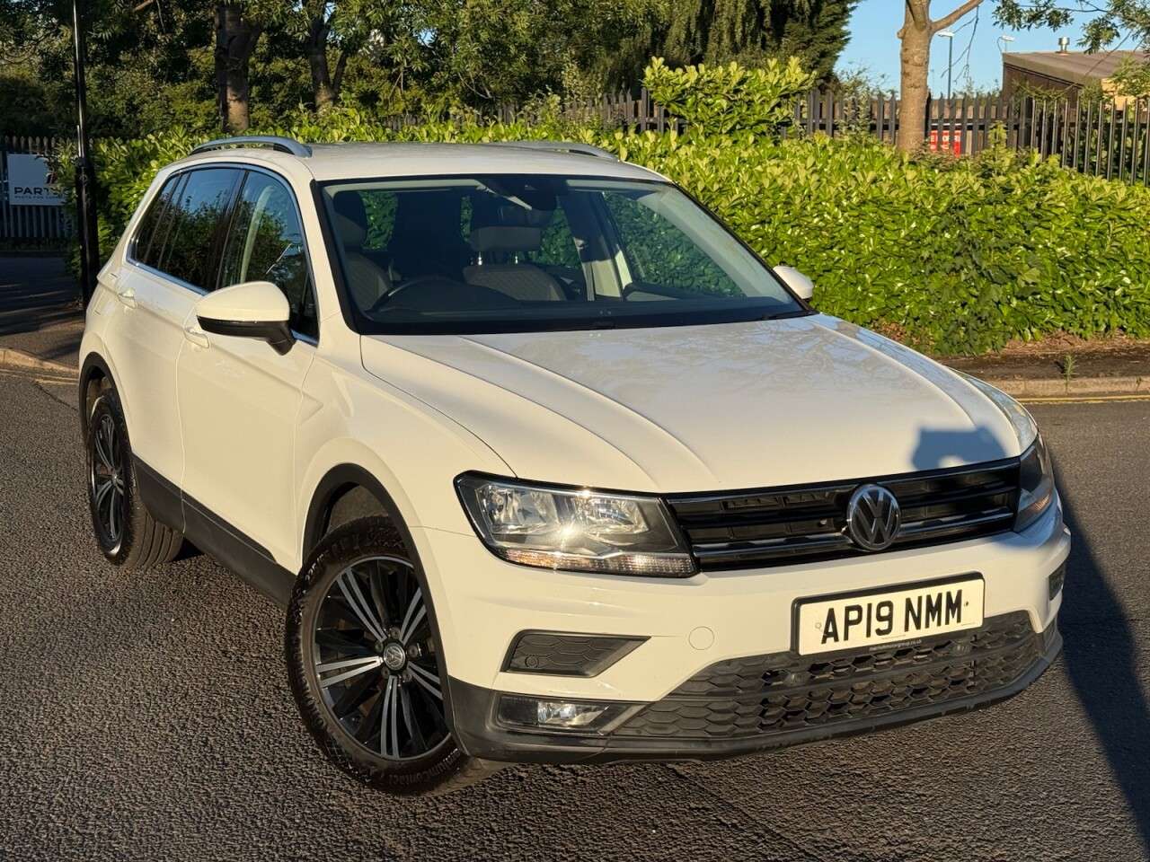 A 2019 VOLKSWAGEN TIGUAN 2.0 TDI SE Navigation SUV 5dr Diesel Manual Euro 6 (s/s) (150 ps) ULEZ+1FRO A 2019 VOLKSWAGEN TIGUAN 2.0 TDI SE Navigation SUV 5dr Diesel Manual Euro 6 (s/s) (150 ps) ULEZ+1FRO