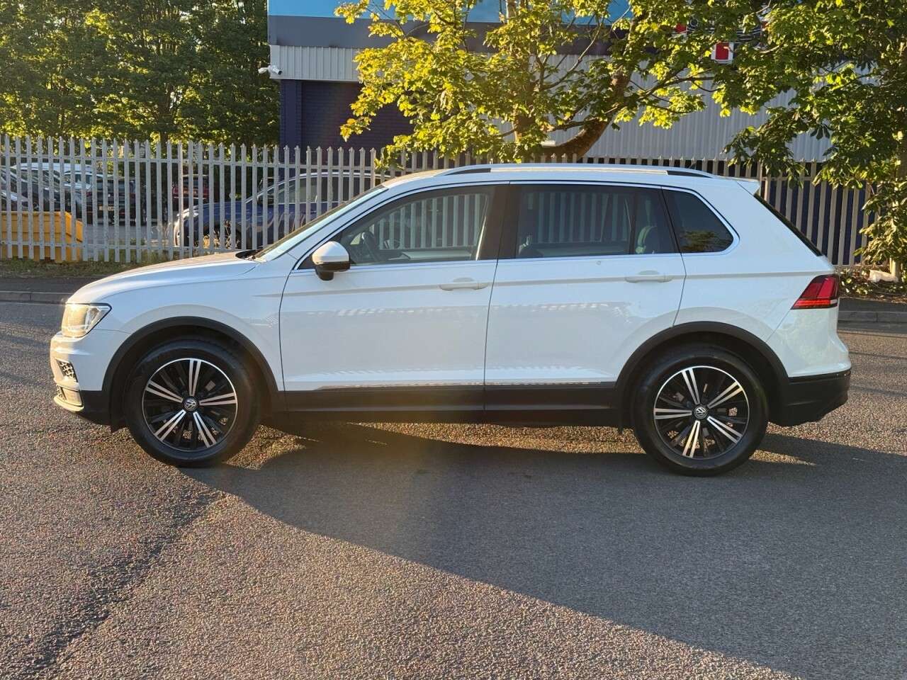 A 2019 VOLKSWAGEN TIGUAN 2.0 TDI SE Navigation SUV 5dr Diesel Manual Euro 6 (s/s) (150 ps) ULEZ+1FRO A 2019 VOLKSWAGEN TIGUAN 2.0 TDI SE Navigation SUV 5dr Diesel Manual Euro 6 (s/s) (150 ps) ULEZ+1FRO