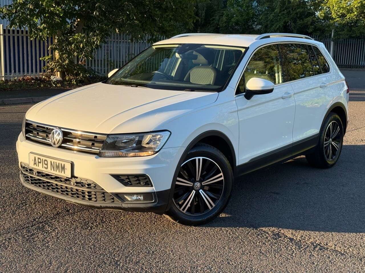 A 2019 VOLKSWAGEN TIGUAN 2.0 TDI SE Navigation SUV 5dr Diesel Manual Euro 6 (s/s) (150 ps) ULEZ+1FRO A 2019 VOLKSWAGEN TIGUAN 2.0 TDI SE Navigation SUV 5dr Diesel Manual Euro 6 (s/s) (150 ps) ULEZ+1FRO