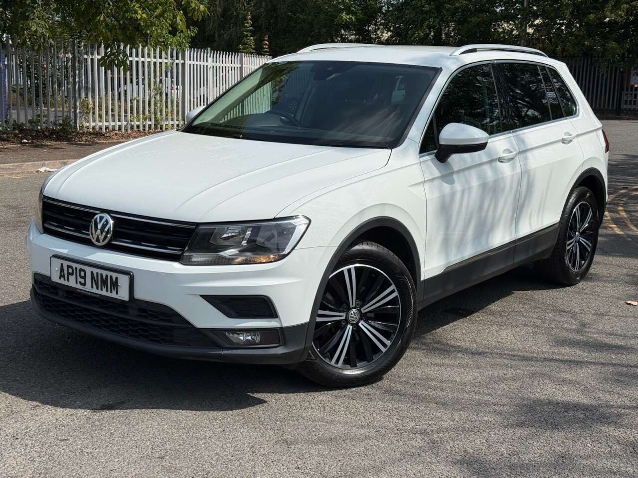 A 2019 VOLKSWAGEN TIGUAN 2.0 TDI SE Navigation SUV 5dr Diesel Manual Euro 6 (s/s) (150 ps) ULEZ+1FRO A 2019 VOLKSWAGEN TIGUAN 2.0 TDI SE Navigation SUV 5dr Diesel Manual Euro 6 (s/s) (150 ps) ULEZ+1FRO