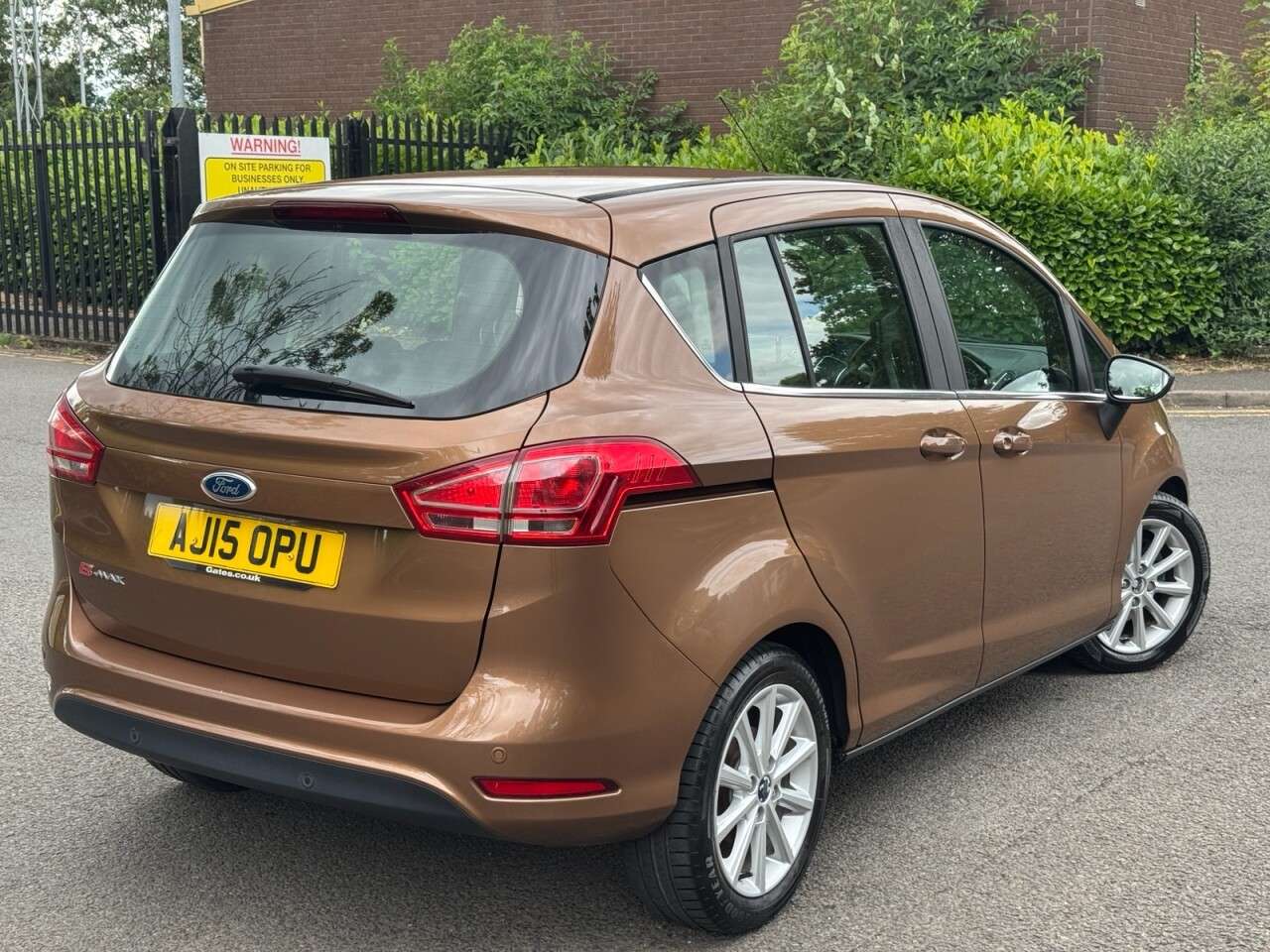 A 2015 FORD B-MAX 1.6 Titanium MPV 5dr Petrol Powershift Euro 5 (105 ps) A 2015 FORD B-MAX 1.6 Titanium MPV 5dr Petrol Powershift Euro 5 (105 ps)
