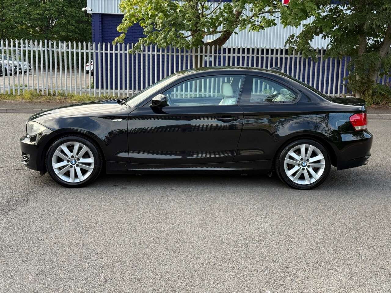 A 2009 BMW 1 SERIES 2.0 118d Sport Coupe 2dr Diesel Manual Euro 5 (143 ps) LOW MILES+SH+1OWNER A 2009 BMW 1 SERIES 2.0 118d Sport Coupe 2dr Diesel Manual Euro 5 (143 ps) LOW MILES+SH+1OWNER