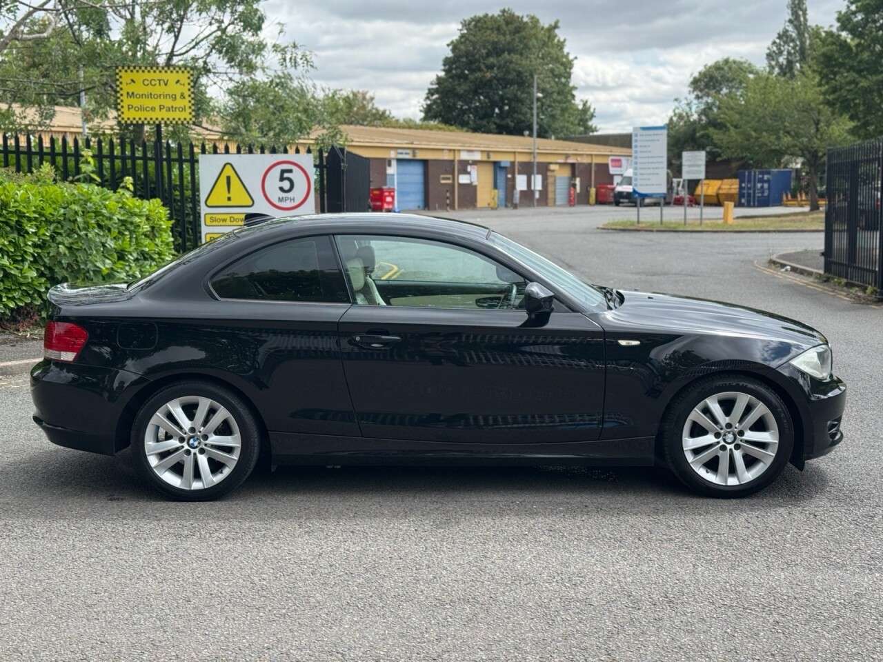 A 2009 BMW 1 SERIES 2.0 118d Sport Coupe 2dr Diesel Manual Euro 5 (143 ps) LOW MILES+SH+1OWNER A 2009 BMW 1 SERIES 2.0 118d Sport Coupe 2dr Diesel Manual Euro 5 (143 ps) LOW MILES+SH+1OWNER