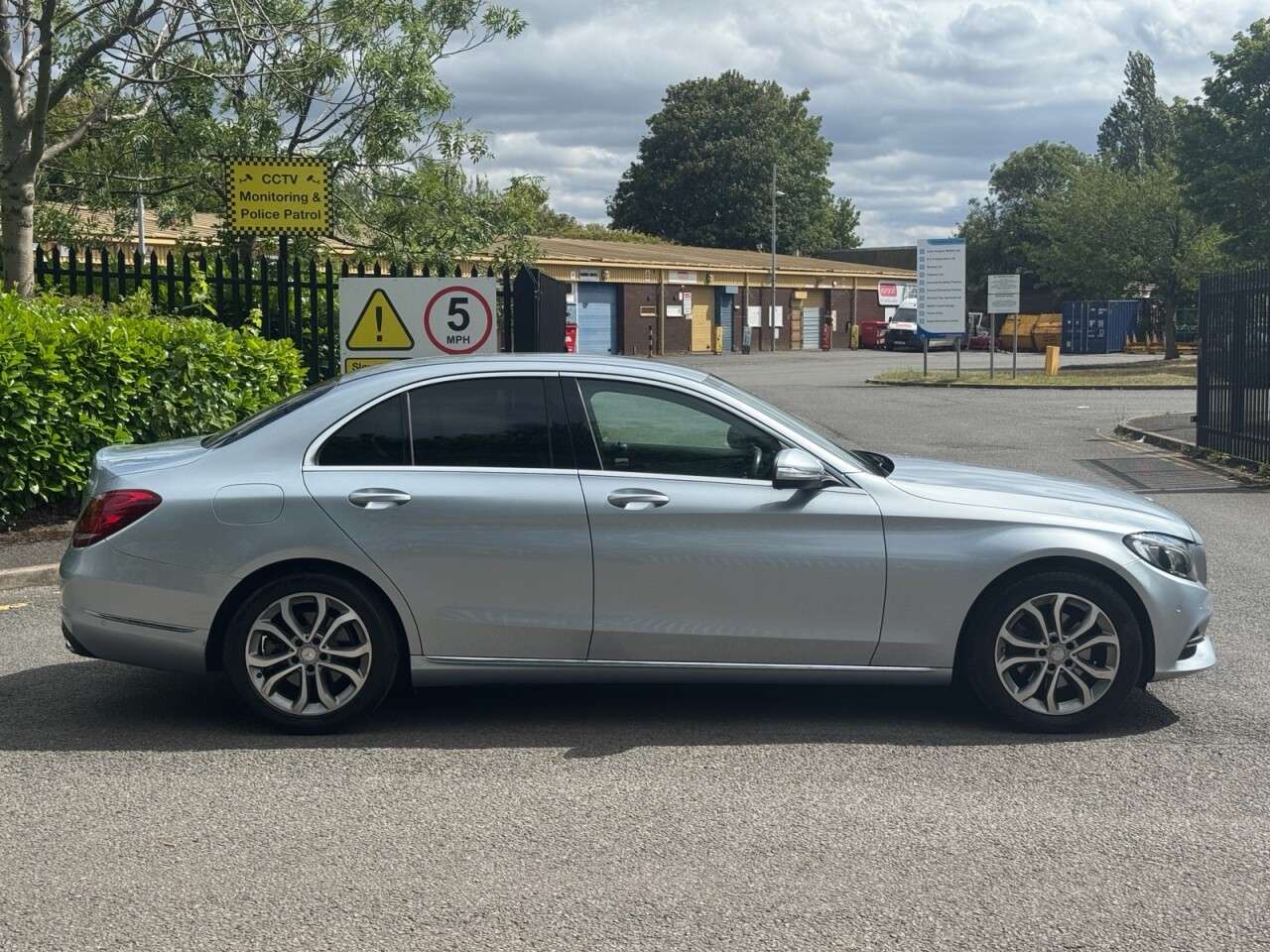 A 2014 MERCEDES-BENZ C CLASS 2.1 C220 BlueTEC Sport Saloon 4dr Diesel G-Tronic+ Euro 6 (s/s) (170 ps) A 2014 MERCEDES-BENZ C CLASS 2.1 C220 BlueTEC Sport Saloon 4dr Diesel G-Tronic+ Euro 6 (s/s) (170 ps)