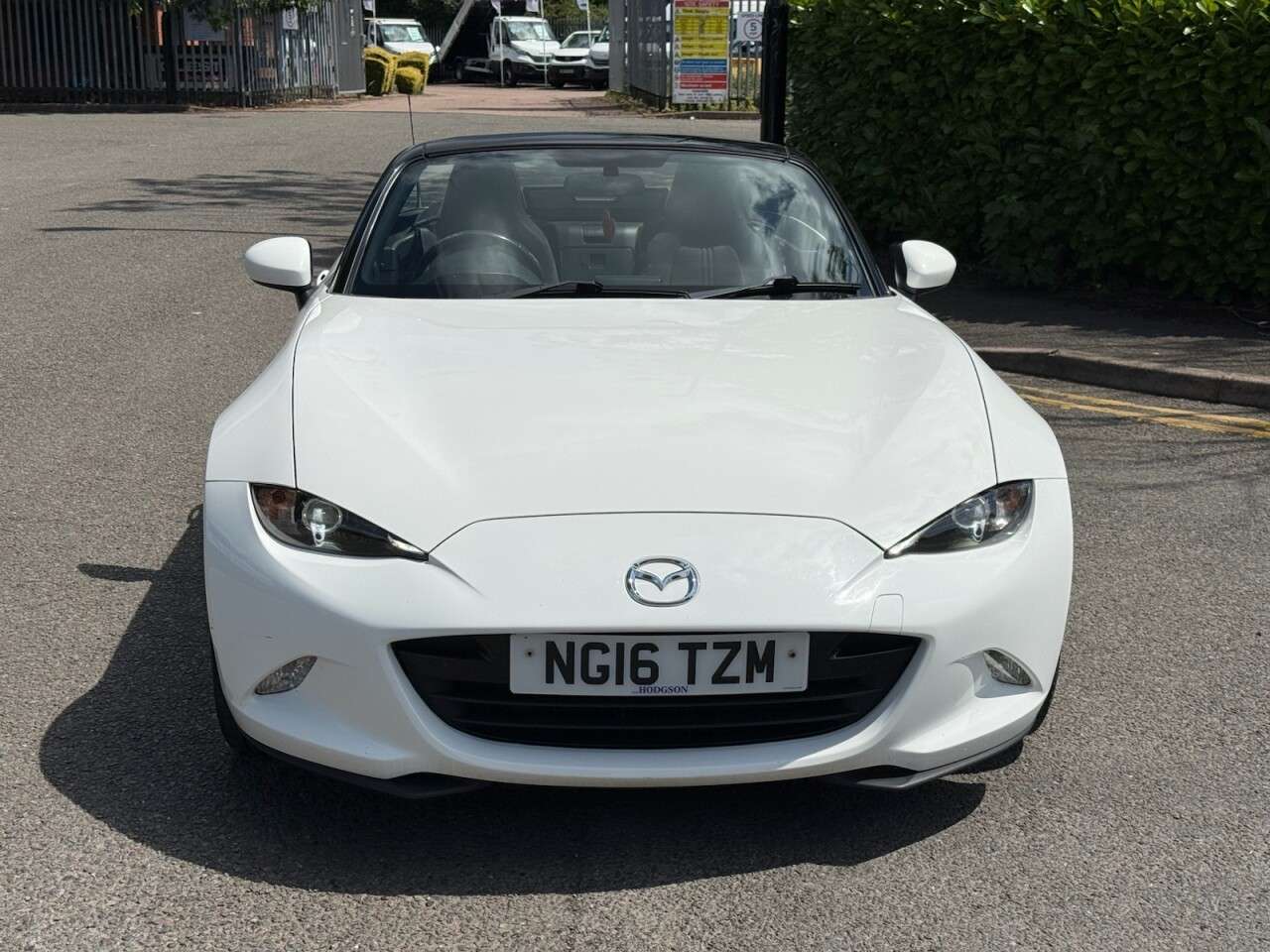 A 2016 MAZDA MX-5 1.5 SKYACTIV-G SE Convertible 2dr Petrol Manual Euro 6 (131 ps) ULEZ+1FO+FS A 2016 MAZDA MX-5 1.5 SKYACTIV-G SE Convertible 2dr Petrol Manual Euro 6 (131 ps) ULEZ+1FO+FS