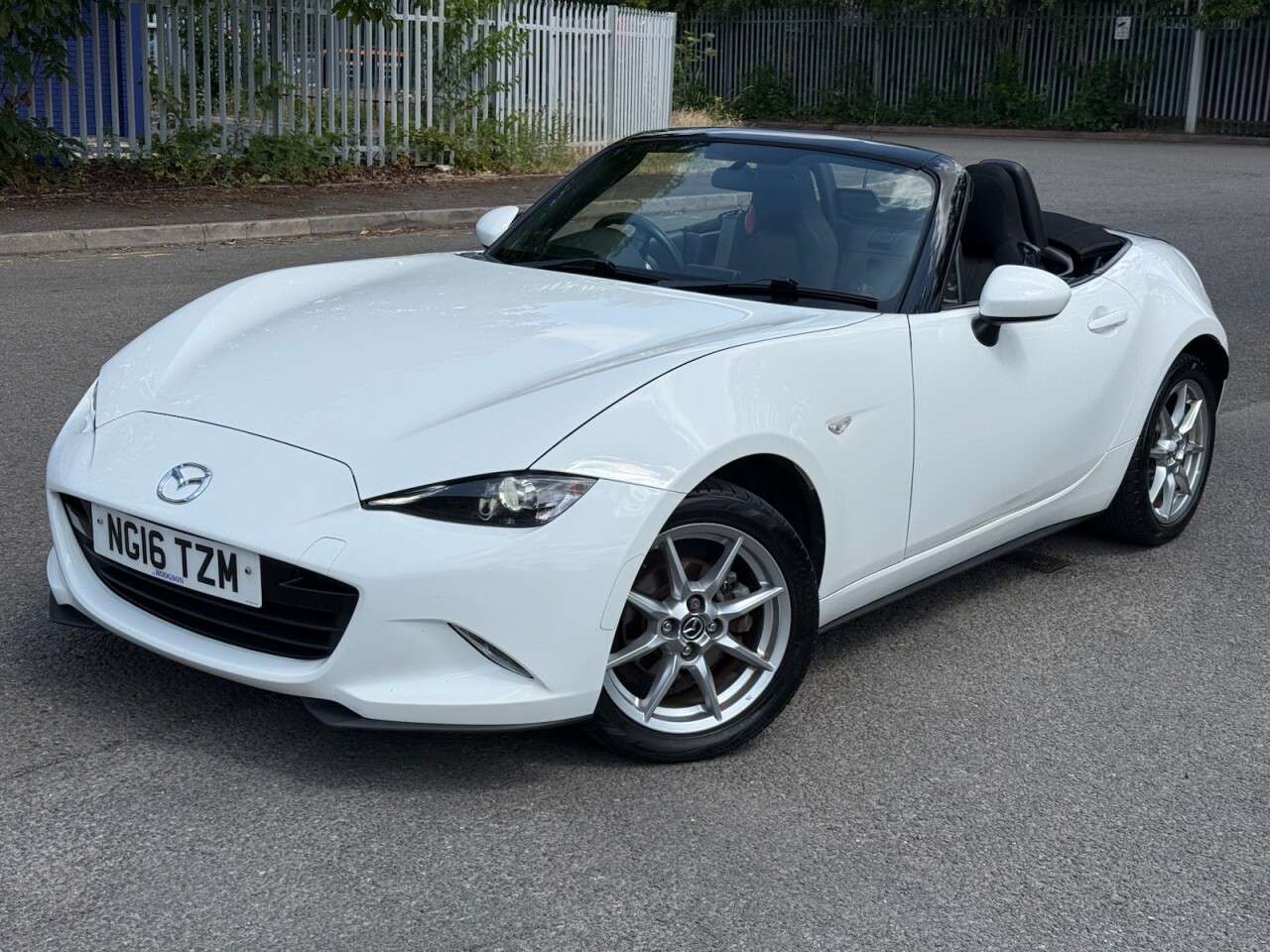 A 2016 MAZDA MX-5 1.5 SKYACTIV-G SE Convertible 2dr Petrol Manual Euro 6 (131 ps) ULEZ+1FO+FS A 2016 MAZDA MX-5 1.5 SKYACTIV-G SE Convertible 2dr Petrol Manual Euro 6 (131 ps) ULEZ+1FO+FS