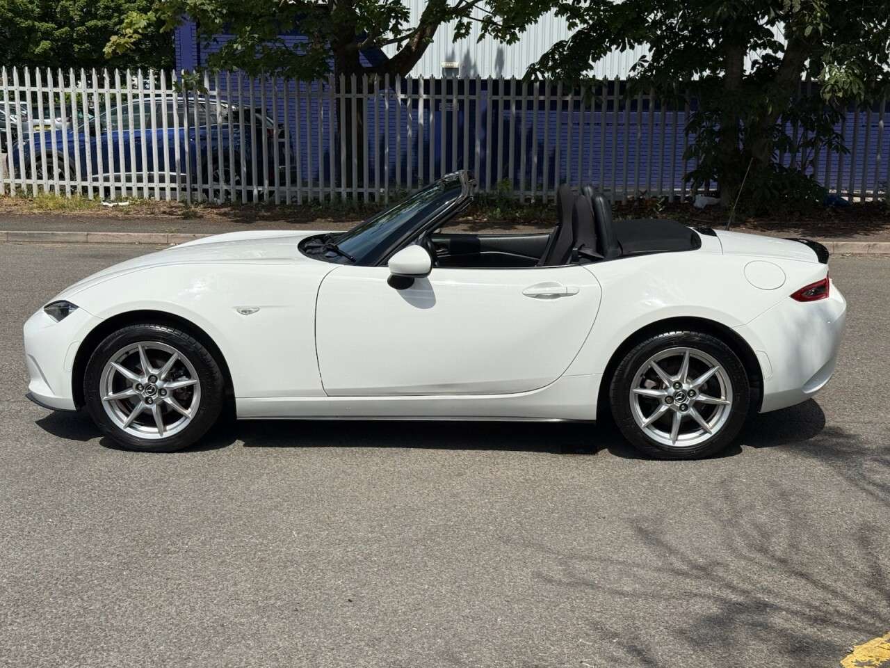 A 2016 MAZDA MX-5 1.5 SKYACTIV-G SE Convertible 2dr Petrol Manual Euro 6 (131 ps) ULEZ+1FO+FS A 2016 MAZDA MX-5 1.5 SKYACTIV-G SE Convertible 2dr Petrol Manual Euro 6 (131 ps) ULEZ+1FO+FS
