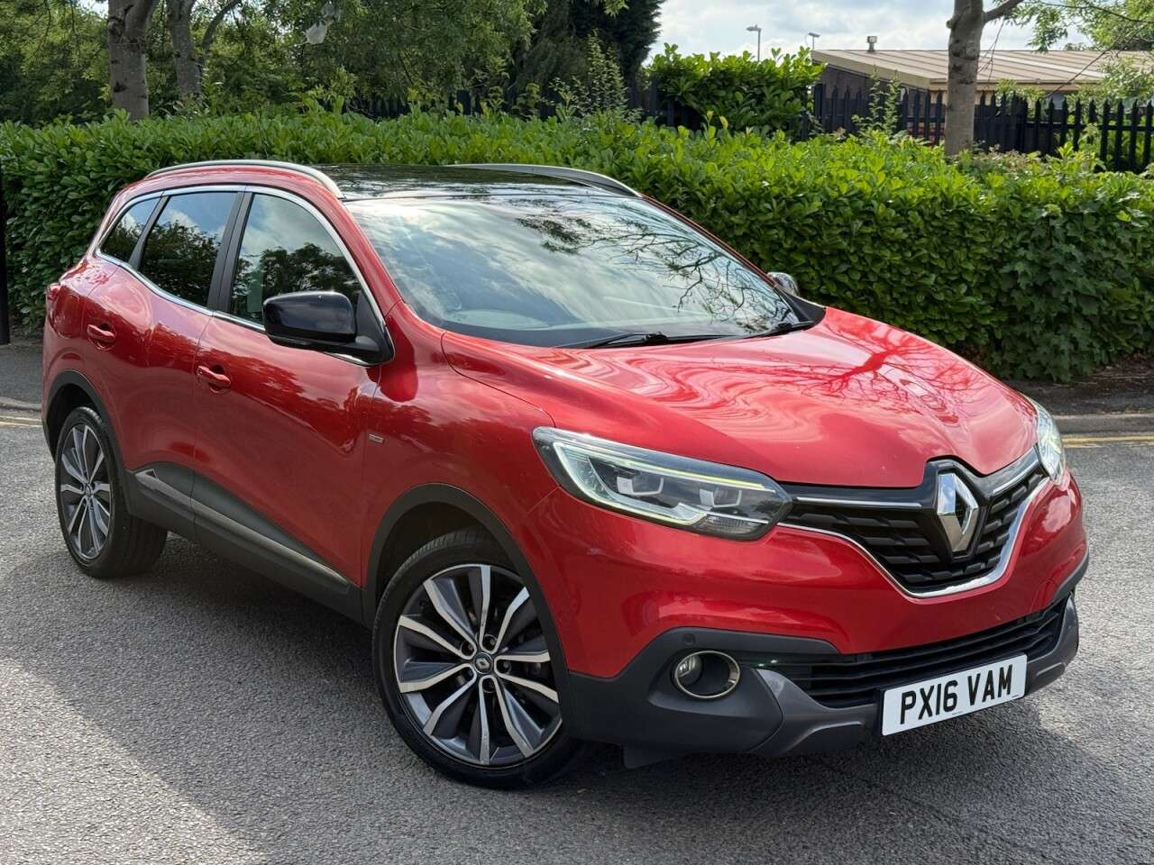 A 2016 RENAULT KADJAR 1.5 dCi Signature Nav SUV 5dr Diesel EDC Euro 6 (s/s) (110 ps) ULEZ+1O+FSH+ A 2016 RENAULT KADJAR 1.5 dCi Signature Nav SUV 5dr Diesel EDC Euro 6 (s/s) (110 ps) ULEZ+1O+FSH+