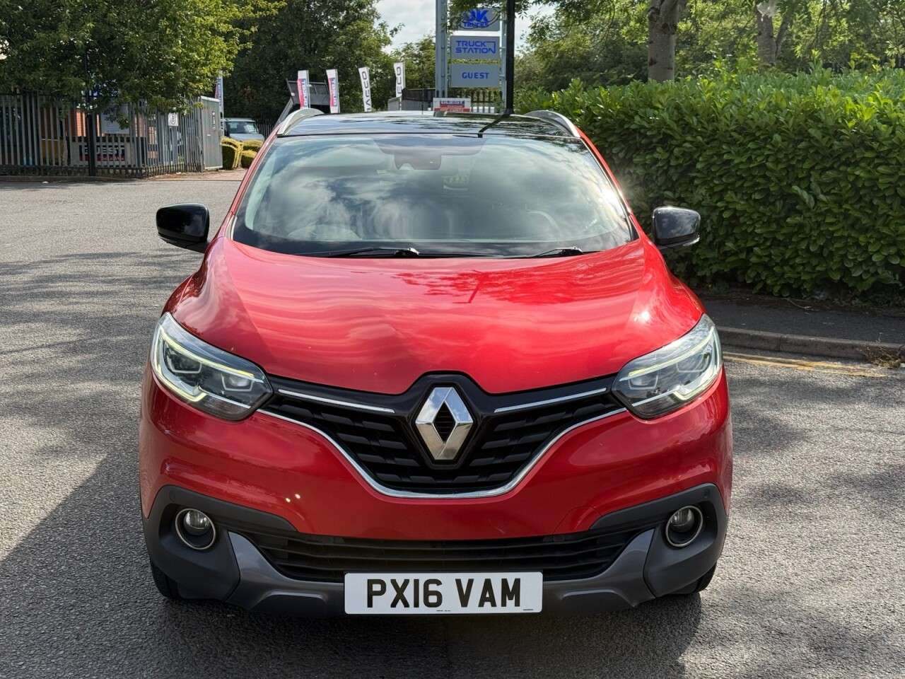 A 2016 RENAULT KADJAR 1.5 dCi Signature Nav SUV 5dr Diesel EDC Euro 6 (s/s) (110 ps) ULEZ+1O+FSH+ A 2016 RENAULT KADJAR 1.5 dCi Signature Nav SUV 5dr Diesel EDC Euro 6 (s/s) (110 ps) ULEZ+1O+FSH+