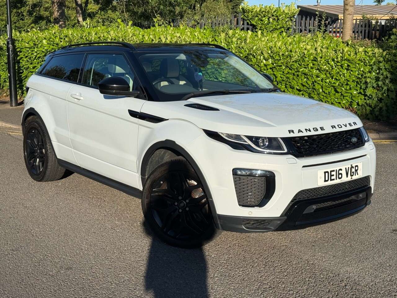 A 2016 LAND ROVER RANGE ROVER EVOQUE 2.0 TD4 HSE Dynamic Coupe 3dr Diesel Auto 4WD Euro 6 (s/s) (180 ps) A 2016 LAND ROVER RANGE ROVER EVOQUE 2.0 TD4 HSE Dynamic Coupe 3dr Diesel Auto 4WD Euro 6 (s/s) (180 ps)