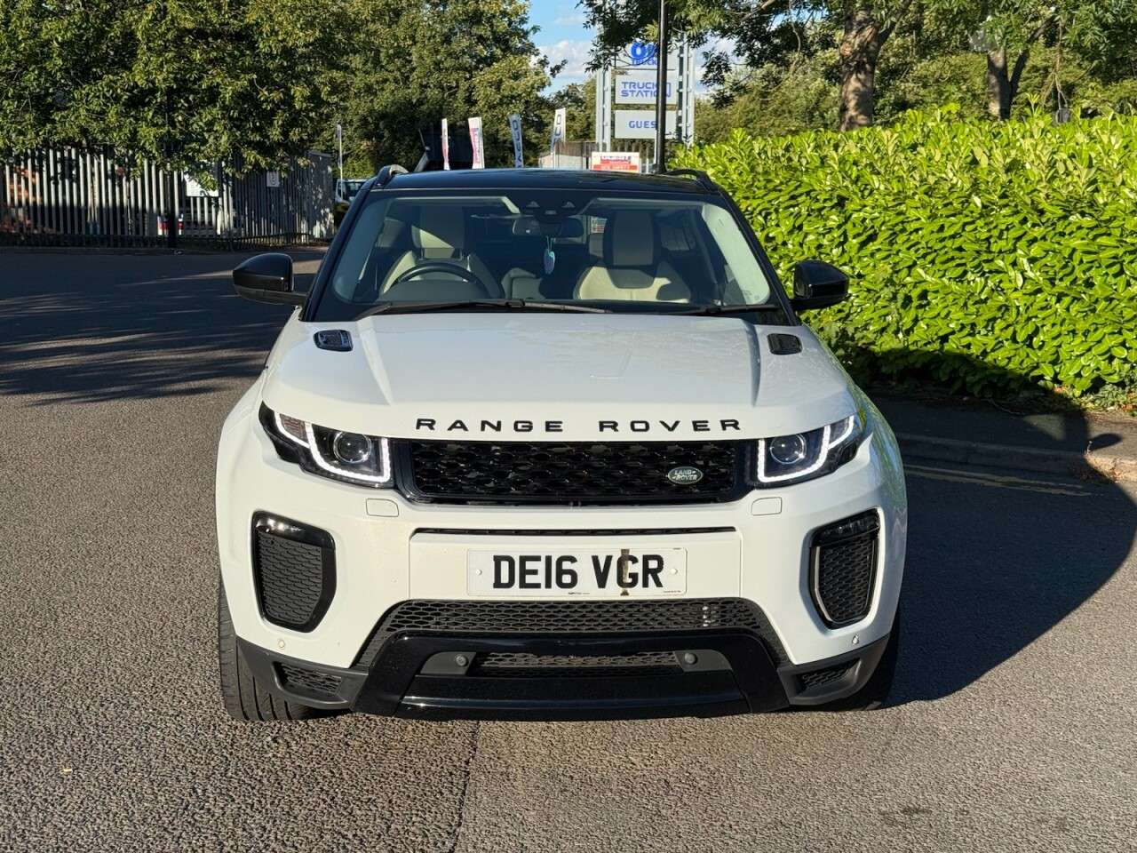 A 2016 LAND ROVER RANGE ROVER EVOQUE 2.0 TD4 HSE Dynamic Coupe 3dr Diesel Auto 4WD Euro 6 (s/s) (180 ps) A 2016 LAND ROVER RANGE ROVER EVOQUE 2.0 TD4 HSE Dynamic Coupe 3dr Diesel Auto 4WD Euro 6 (s/s) (180 ps)
