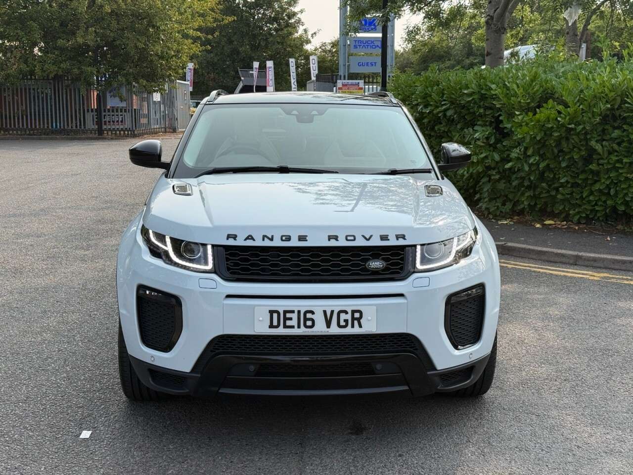 A 2016 LAND ROVER RANGE ROVER EVOQUE 2.0 TD4 HSE Dynamic Coupe 3dr Diesel Auto 4WD Euro 6 (s/s) (180 ps) A 2016 LAND ROVER RANGE ROVER EVOQUE 2.0 TD4 HSE Dynamic Coupe 3dr Diesel Auto 4WD Euro 6 (s/s) (180 ps)