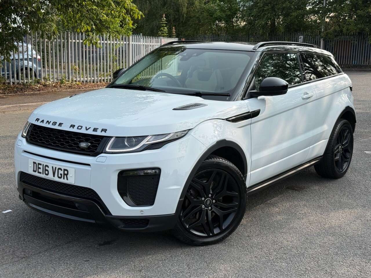 A 2016 LAND ROVER RANGE ROVER EVOQUE 2.0 TD4 HSE Dynamic Coupe 3dr Diesel Auto 4WD Euro 6 (s/s) (180 ps) A 2016 LAND ROVER RANGE ROVER EVOQUE 2.0 TD4 HSE Dynamic Coupe 3dr Diesel Auto 4WD Euro 6 (s/s) (180 ps)