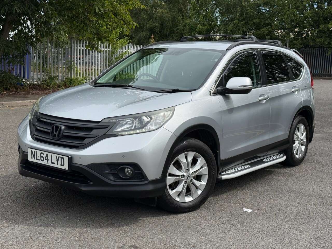 A 2014 HONDA CR-V 2.0 i-VTEC SE SUV 5dr Petrol Manual 4WD Euro 5 (s/s) (155 ps) A 2014 HONDA CR-V 2.0 i-VTEC SE SUV 5dr Petrol Manual 4WD Euro 5 (s/s) (155 ps)