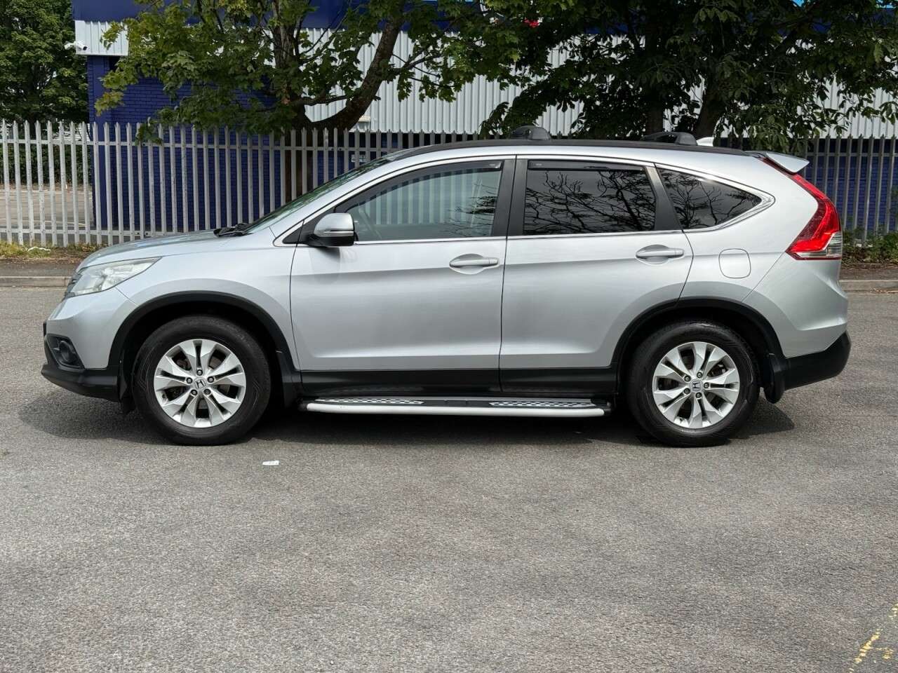 A 2014 HONDA CR-V 2.0 i-VTEC SE SUV 5dr Petrol Manual 4WD Euro 5 (s/s) (155 ps) A 2014 HONDA CR-V 2.0 i-VTEC SE SUV 5dr Petrol Manual 4WD Euro 5 (s/s) (155 ps)