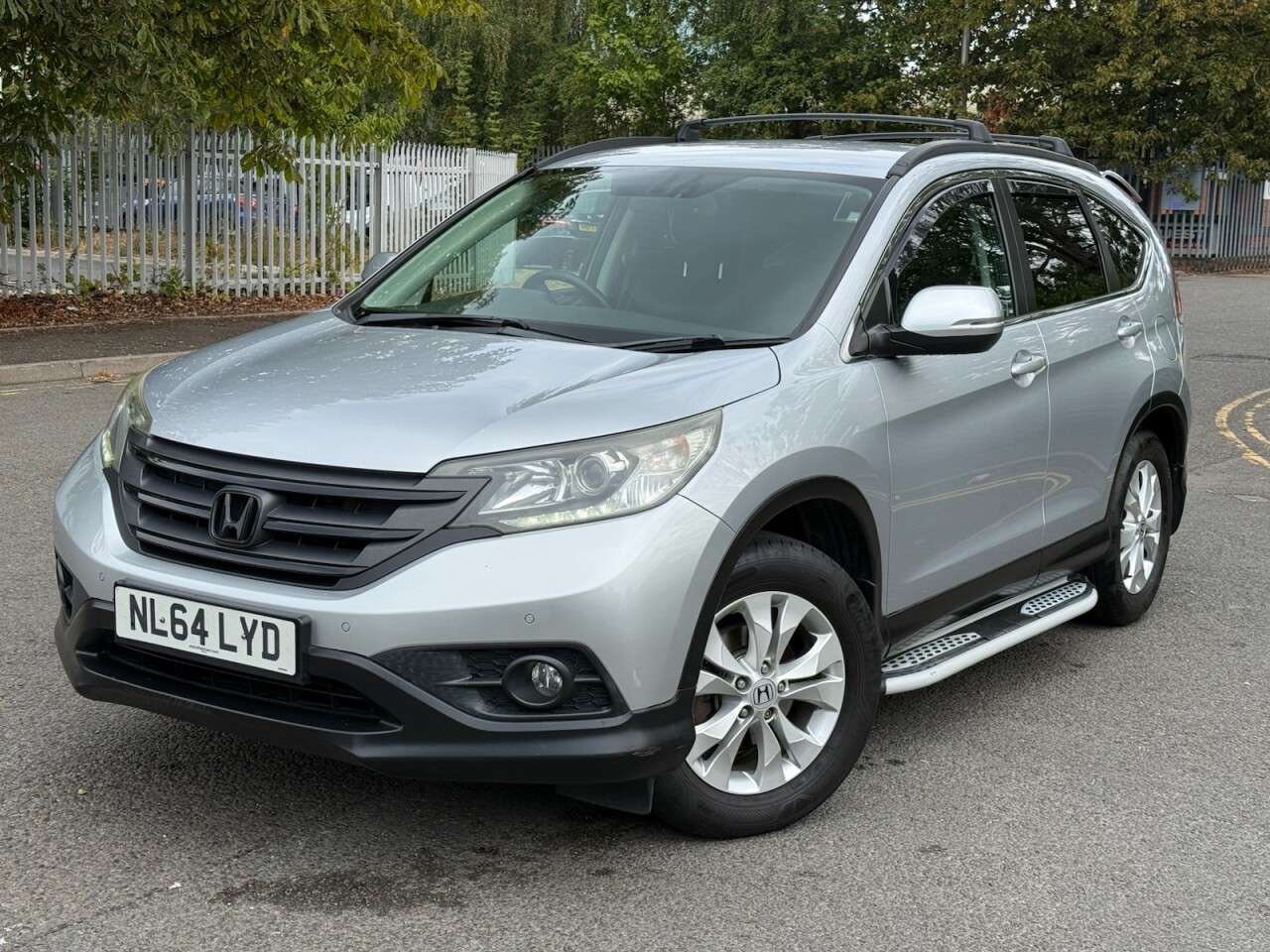 A 2014 HONDA CR-V 2.0 i-VTEC SE SUV 5dr Petrol Manual 4WD Euro 5 (s/s) (155 ps) A 2014 HONDA CR-V 2.0 i-VTEC SE SUV 5dr Petrol Manual 4WD Euro 5 (s/s) (155 ps)