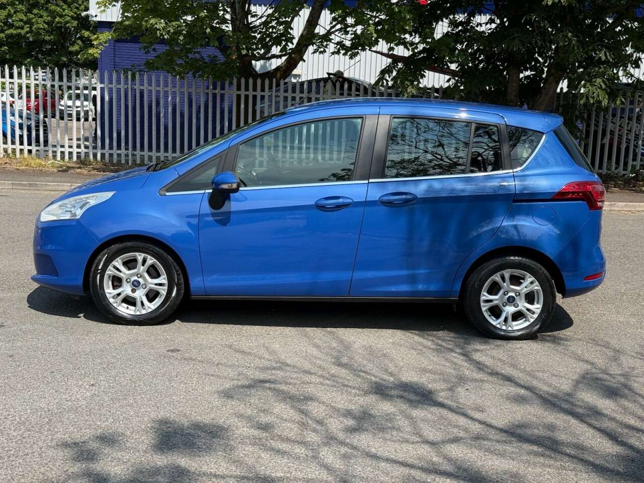 A 2014 FORD B-MAX 1.6 Zetec MPV 5dr Petrol Powershift Euro 5 (105 ps) ULEZ+FSH+LOW MILES+1FO+ A 2014 FORD B-MAX 1.6 Zetec MPV 5dr Petrol Powershift Euro 5 (105 ps) ULEZ+FSH+LOW MILES+1FO+
