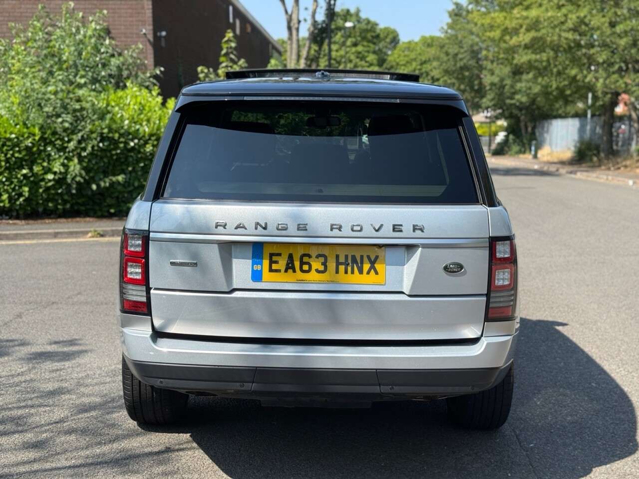 A 2013 LAND ROVER RANGE ROVER 3.0 TD V6 Vogue SUV 5dr Diesel Auto 4WD Euro 5 (s/s) (258 ps) A 2013 LAND ROVER RANGE ROVER 3.0 TD V6 Vogue SUV 5dr Diesel Auto 4WD Euro 5 (s/s) (258 ps)