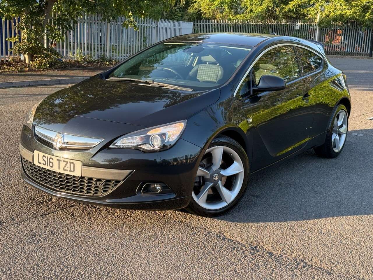 A 2016 VAUXHALL ASTRA GTC 1.4i Turbo SRi Coupe 3dr Petrol Manual Euro 6 (s/s) (140 ps) A 2016 VAUXHALL ASTRA GTC 1.4i Turbo SRi Coupe 3dr Petrol Manual Euro 6 (s/s) (140 ps)