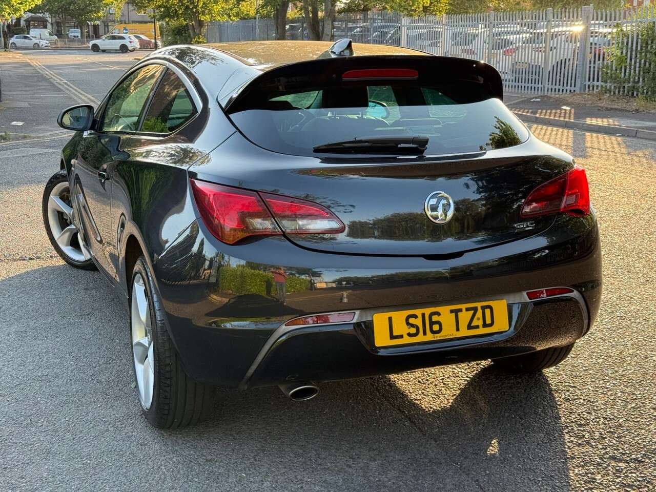 A 2016 VAUXHALL ASTRA GTC 1.4i Turbo SRi Coupe 3dr Petrol Manual Euro 6 (s/s) (140 ps) A 2016 VAUXHALL ASTRA GTC 1.4i Turbo SRi Coupe 3dr Petrol Manual Euro 6 (s/s) (140 ps)
