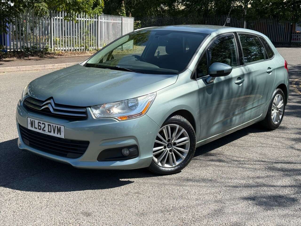 A 2012 CITROEN C4 1.6 e-HDi Airdream VTR+ Hatchback 5dr Diesel EGS6 Euro 5 (s/s) (110 ps) A 2012 CITROEN C4 1.6 e-HDi Airdream VTR+ Hatchback 5dr Diesel EGS6 Euro 5 (s/s) (110 ps)