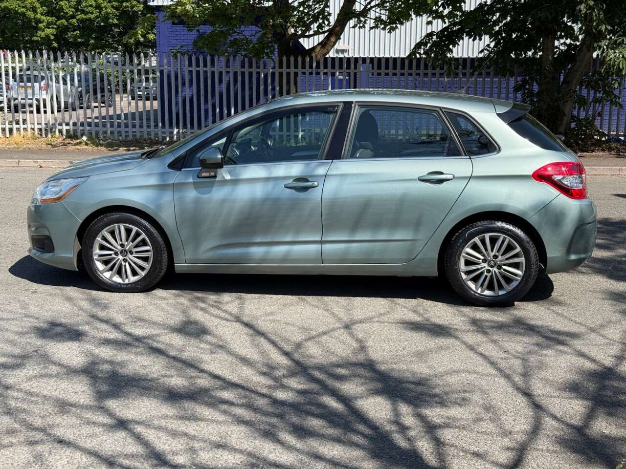 A 2012 CITROEN C4 1.6 e-HDi Airdream VTR+ Hatchback 5dr Diesel EGS6 Euro 5 (s/s) (110 ps) A 2012 CITROEN C4 1.6 e-HDi Airdream VTR+ Hatchback 5dr Diesel EGS6 Euro 5 (s/s) (110 ps)