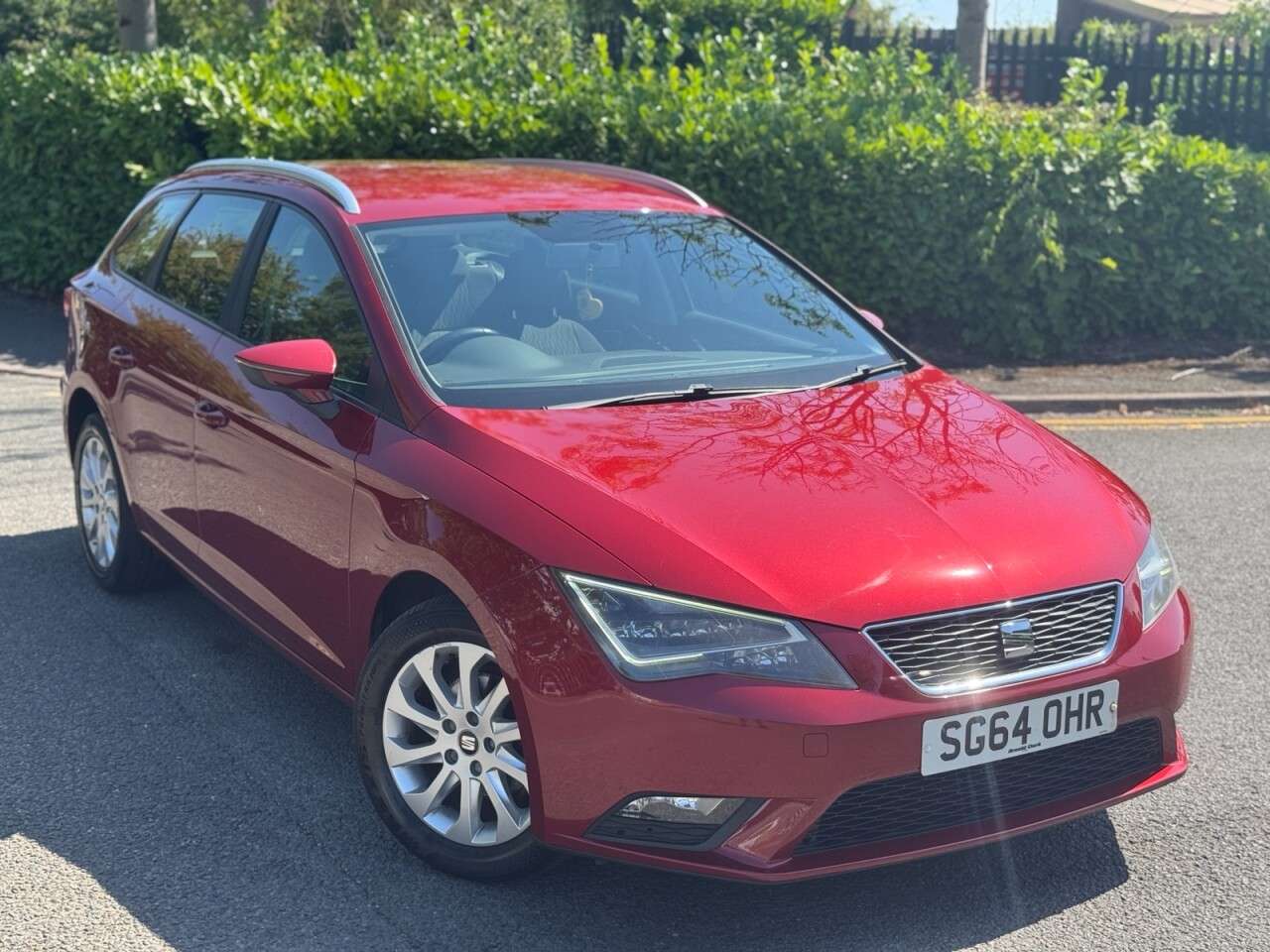 A 2014 SEAT LEON 1.6 TDI CR SE Sport Tourer 5dr Diesel DSG Euro 5 (s/s) (105 ps) A 2014 SEAT LEON 1.6 TDI CR SE Sport Tourer 5dr Diesel DSG Euro 5 (s/s) (105 ps)