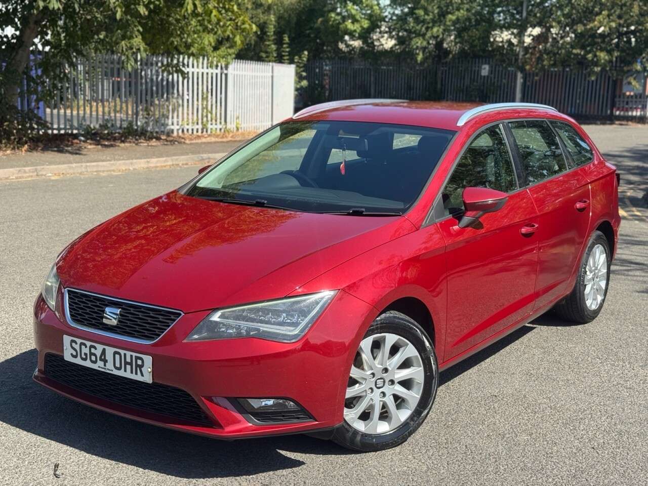 A 2014 SEAT LEON 1.6 TDI CR SE Sport Tourer 5dr Diesel DSG Euro 5 (s/s) (105 ps) A 2014 SEAT LEON 1.6 TDI CR SE Sport Tourer 5dr Diesel DSG Euro 5 (s/s) (105 ps)