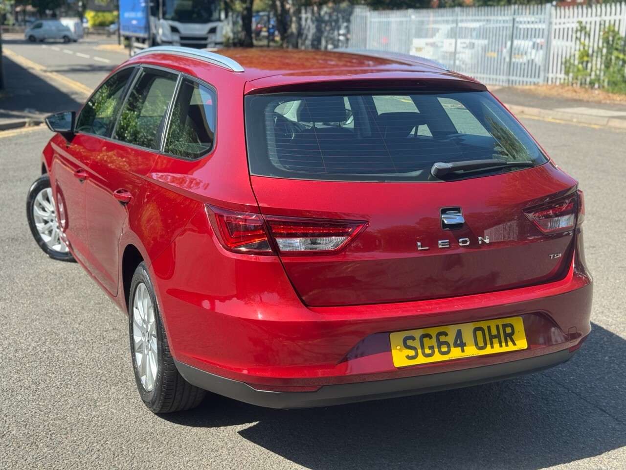 A 2014 SEAT LEON 1.6 TDI CR SE Sport Tourer 5dr Diesel DSG Euro 5 (s/s) (105 ps) A 2014 SEAT LEON 1.6 TDI CR SE Sport Tourer 5dr Diesel DSG Euro 5 (s/s) (105 ps)