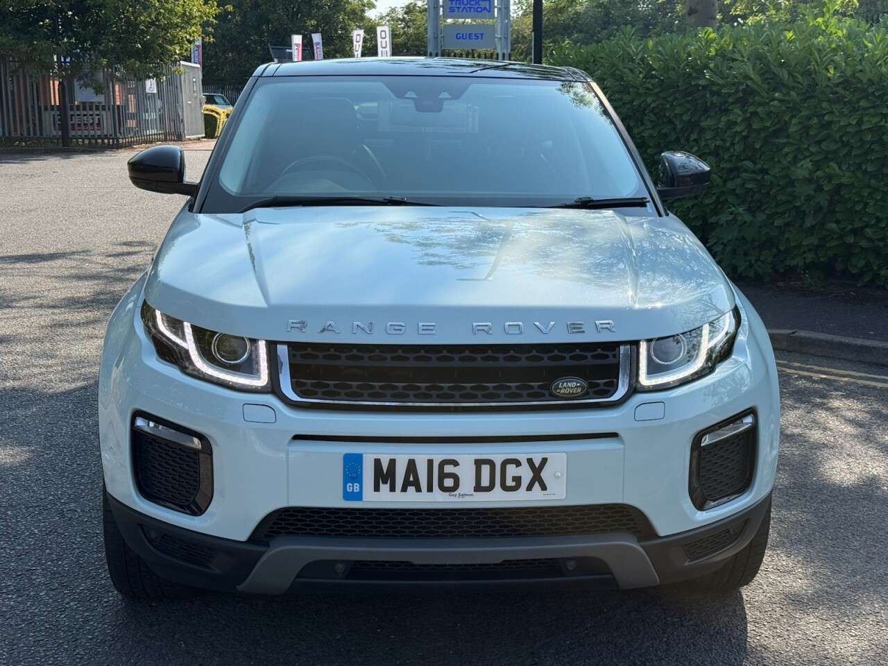 A 2016 LAND ROVER RANGE ROVER EVOQUE 2.0 TD4 SE Tech SUV 5dr Diesel Auto 4WD Euro 6 (s/s) (180 ps) A 2016 LAND ROVER RANGE ROVER EVOQUE 2.0 TD4 SE Tech SUV 5dr Diesel Auto 4WD Euro 6 (s/s) (180 ps)