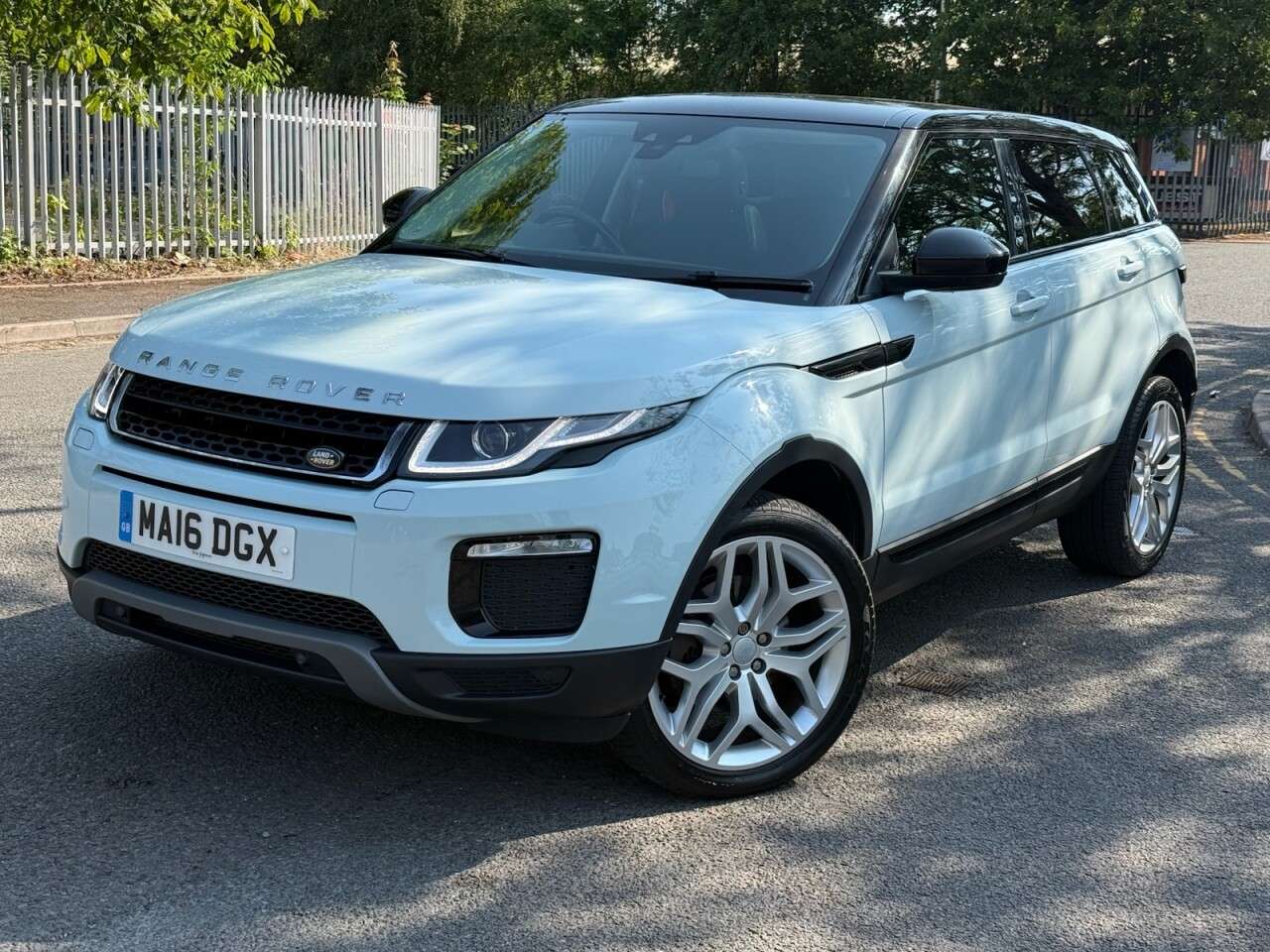 A 2016 LAND ROVER RANGE ROVER EVOQUE 2.0 TD4 SE Tech SUV 5dr Diesel Auto 4WD Euro 6 (s/s) (180 ps) A 2016 LAND ROVER RANGE ROVER EVOQUE 2.0 TD4 SE Tech SUV 5dr Diesel Auto 4WD Euro 6 (s/s) (180 ps)