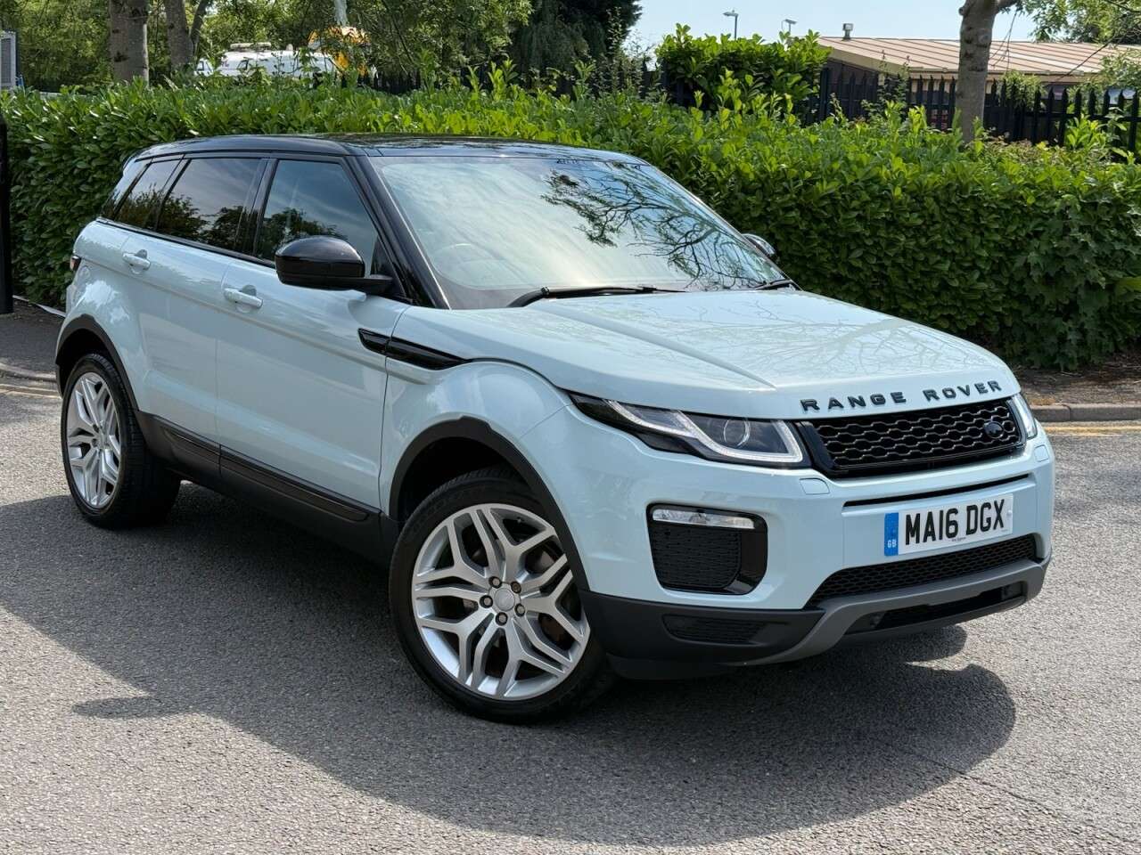 A 2016 LAND ROVER RANGE ROVER EVOQUE 2.0 TD4 SE Tech SUV 5dr Diesel Auto 4WD Euro 6 (s/s) (180 ps) A 2016 LAND ROVER RANGE ROVER EVOQUE 2.0 TD4 SE Tech SUV 5dr Diesel Auto 4WD Euro 6 (s/s) (180 ps)
