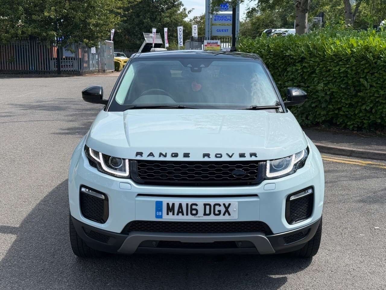 A 2016 LAND ROVER RANGE ROVER EVOQUE 2.0 TD4 SE Tech SUV 5dr Diesel Auto 4WD Euro 6 (s/s) (180 ps) A 2016 LAND ROVER RANGE ROVER EVOQUE 2.0 TD4 SE Tech SUV 5dr Diesel Auto 4WD Euro 6 (s/s) (180 ps)