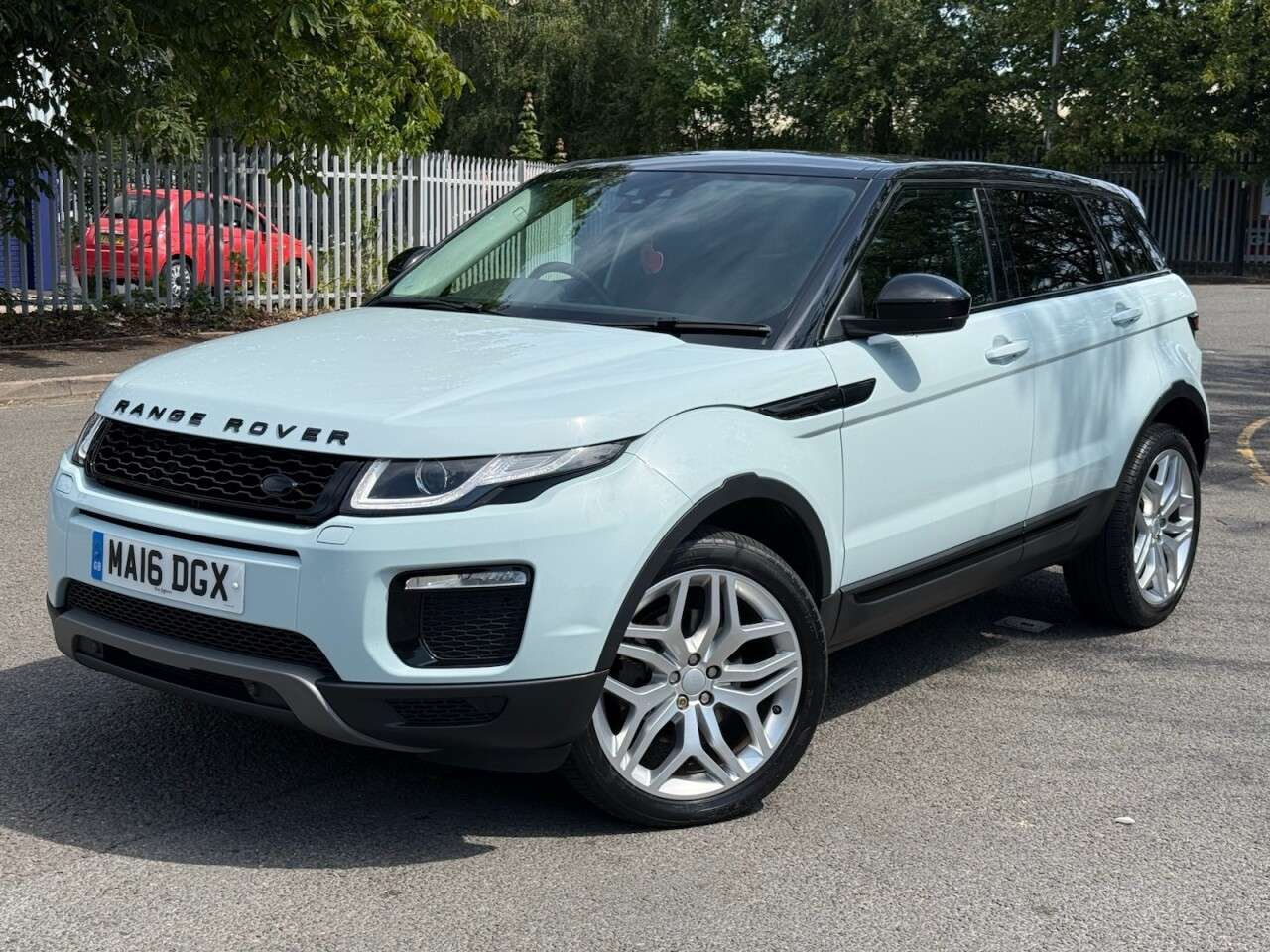 A 2016 LAND ROVER RANGE ROVER EVOQUE 2.0 TD4 SE Tech SUV 5dr Diesel Auto 4WD Euro 6 (s/s) (180 ps) A 2016 LAND ROVER RANGE ROVER EVOQUE 2.0 TD4 SE Tech SUV 5dr Diesel Auto 4WD Euro 6 (s/s) (180 ps)