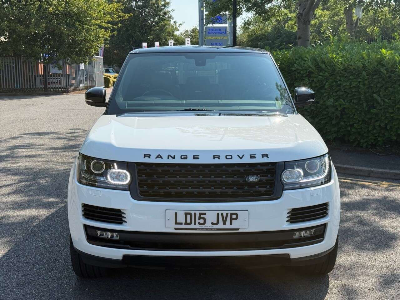 A 2015 LAND ROVER RANGE ROVER 4.4 SD V8 Vogue SE SUV 5dr Diesel Auto 4WD Euro 5 (339 ps) A 2015 LAND ROVER RANGE ROVER 4.4 SD V8 Vogue SE SUV 5dr Diesel Auto 4WD Euro 5 (339 ps)