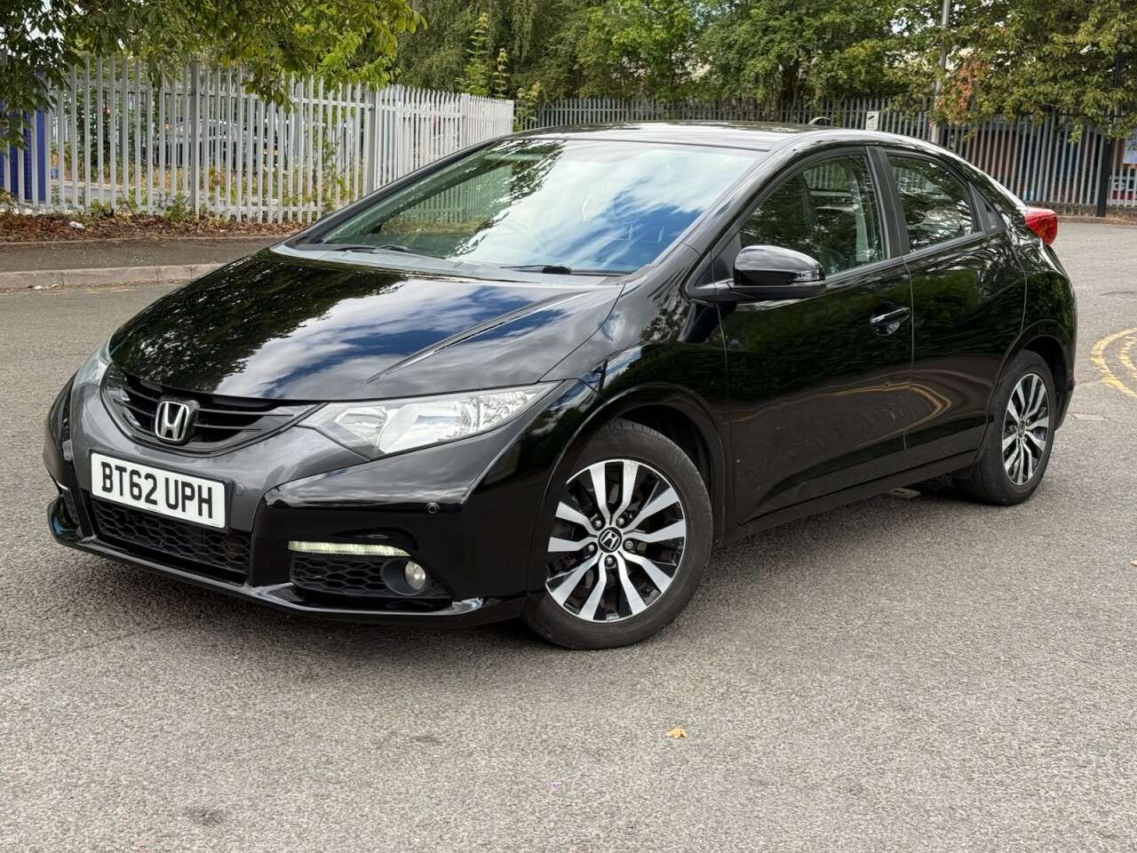 A 2013 HONDA CIVIC 1.6 i-DTEC EX Hatchback 5dr Diesel Manual Euro 5 (s/s) (120 ps) A 2013 HONDA CIVIC 1.6 i-DTEC EX Hatchback 5dr Diesel Manual Euro 5 (s/s) (120 ps)
