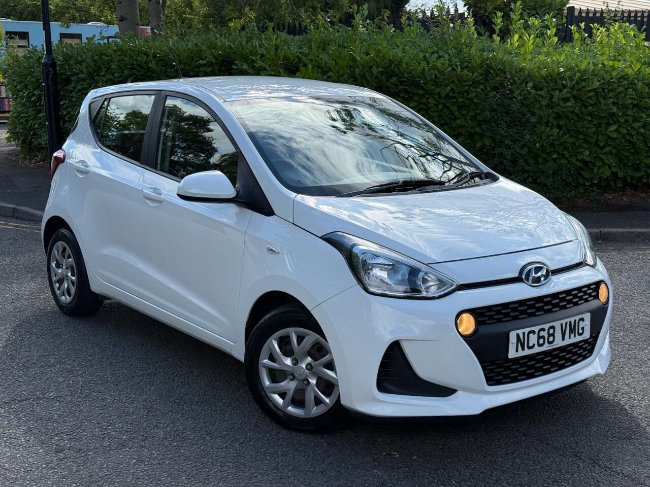 A 2019 HYUNDAI I10 1.0 SE Hatchback 5dr Petrol Manual Euro 6 (67 ps) A 2019 HYUNDAI I10 1.0 SE Hatchback 5dr Petrol Manual Euro 6 (67 ps)
