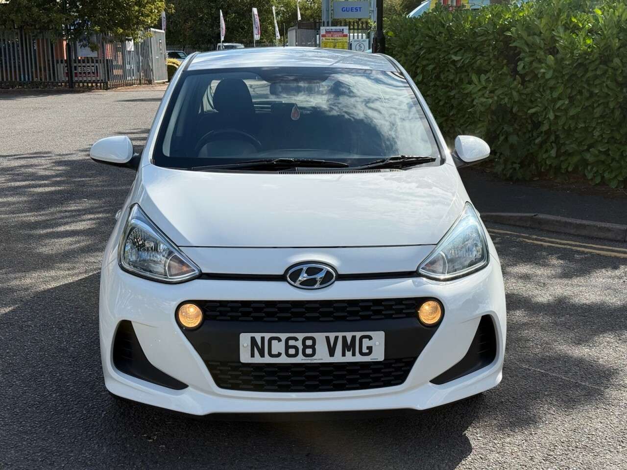A 2019 HYUNDAI I10 1.0 SE Hatchback 5dr Petrol Manual Euro 6 (67 ps) A 2019 HYUNDAI I10 1.0 SE Hatchback 5dr Petrol Manual Euro 6 (67 ps)