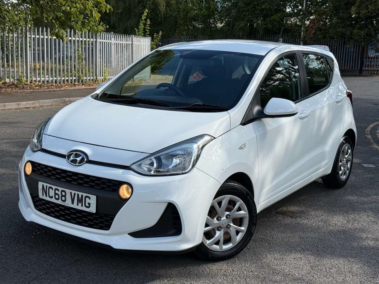 A 2019 HYUNDAI I10 1.0 SE Hatchback 5dr Petrol Manual Euro 6 (67 ps) A 2019 HYUNDAI I10 1.0 SE Hatchback 5dr Petrol Manual Euro 6 (67 ps)