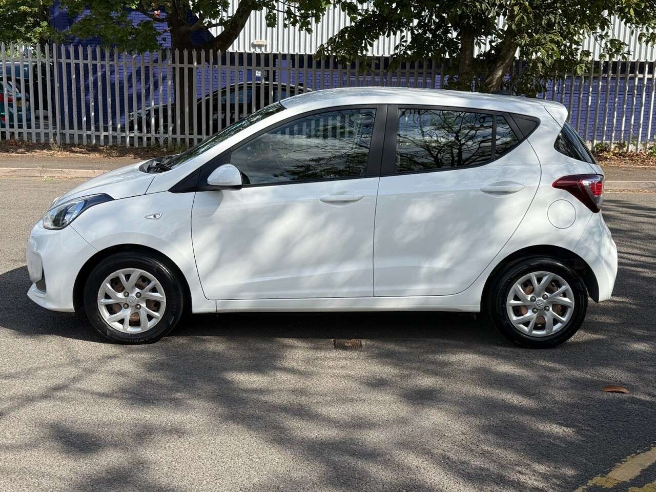 A 2019 HYUNDAI I10 1.0 SE Hatchback 5dr Petrol Manual Euro 6 (67 ps) A 2019 HYUNDAI I10 1.0 SE Hatchback 5dr Petrol Manual Euro 6 (67 ps)