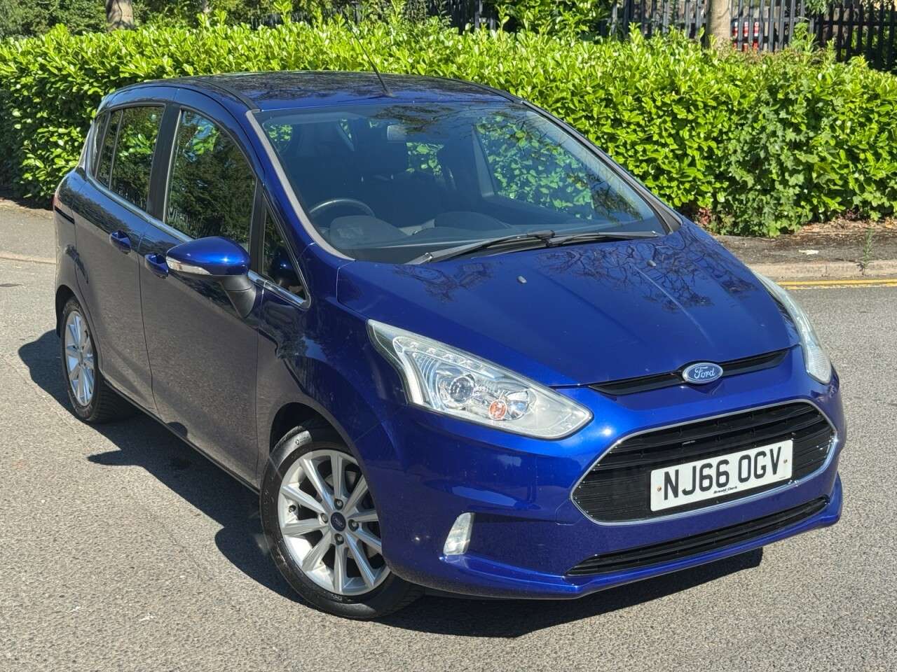 A 2017 FORD B-MAX 1.0T EcoBoost Titanium MPV 5dr Petrol Manual Euro 5 (100 ps) A 2017 FORD B-MAX 1.0T EcoBoost Titanium MPV 5dr Petrol Manual Euro 5 (100 ps)