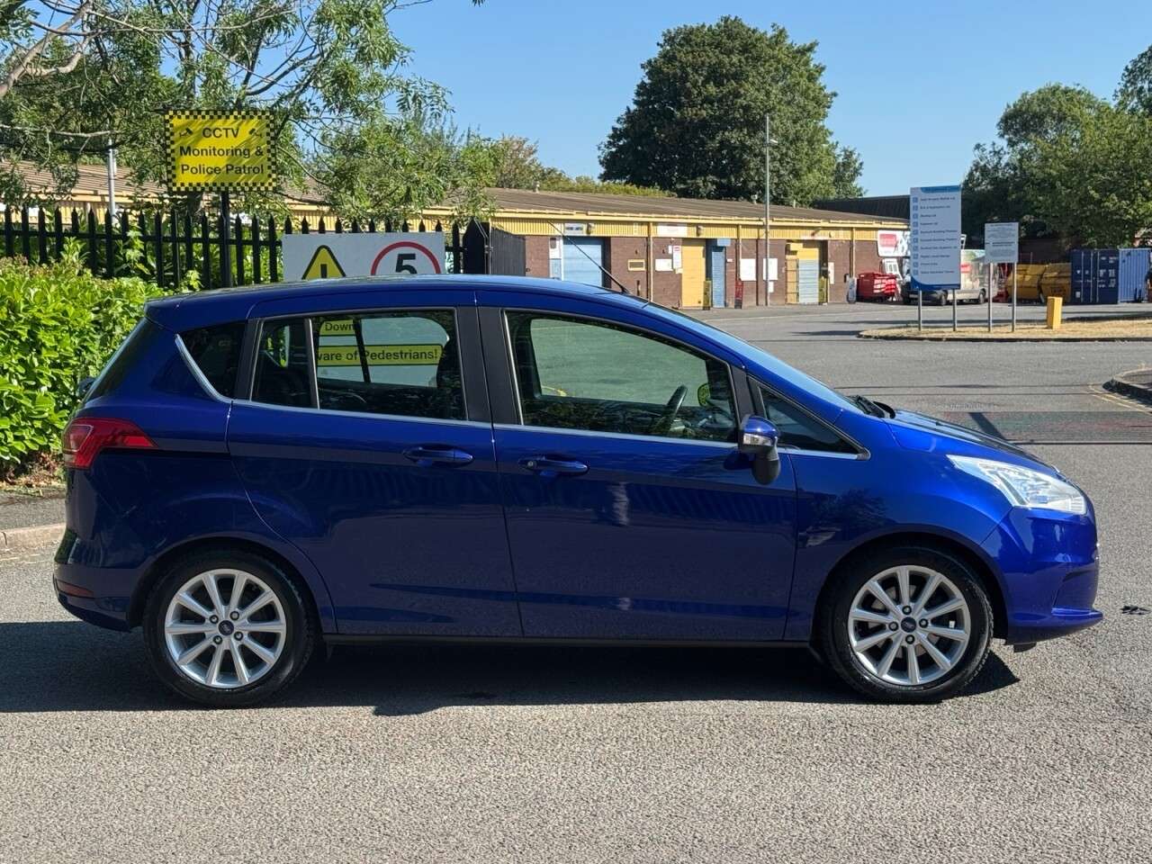 A 2017 FORD B-MAX 1.0T EcoBoost Titanium MPV 5dr Petrol Manual Euro 5 (100 ps) A 2017 FORD B-MAX 1.0T EcoBoost Titanium MPV 5dr Petrol Manual Euro 5 (100 ps)