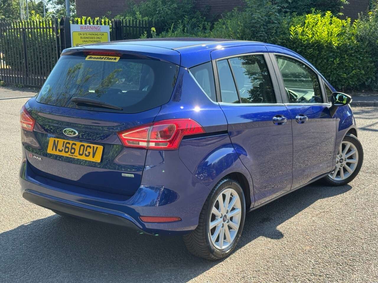 A 2017 FORD B-MAX 1.0T EcoBoost Titanium MPV 5dr Petrol Manual Euro 5 (100 ps) A 2017 FORD B-MAX 1.0T EcoBoost Titanium MPV 5dr Petrol Manual Euro 5 (100 ps)
