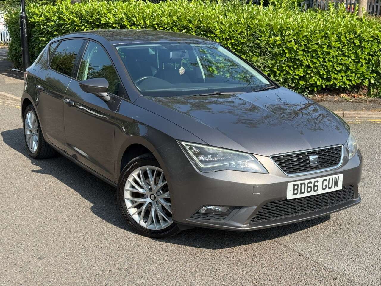 A 2016 SEAT LEON 1.6 TDI SE Dynamic Technology Hatchback 5dr Diesel Manual Euro 6 (s/s) (115 A 2016 SEAT LEON 1.6 TDI SE Dynamic Technology Hatchback 5dr Diesel Manual Euro 6 (s/s) (115
