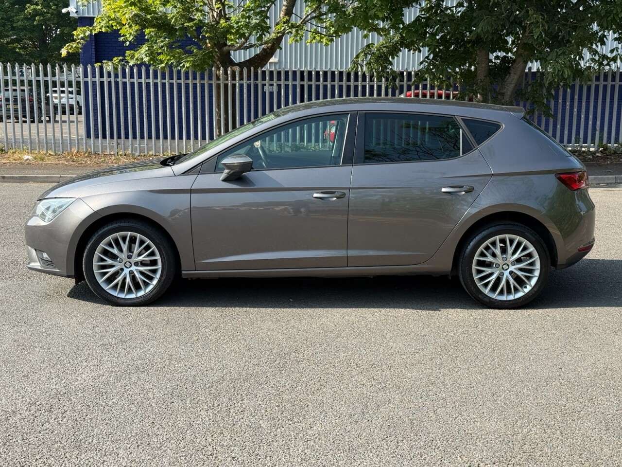A 2016 SEAT LEON 1.6 TDI SE Dynamic Technology Hatchback 5dr Diesel Manual Euro 6 (s/s) (115 A 2016 SEAT LEON 1.6 TDI SE Dynamic Technology Hatchback 5dr Diesel Manual Euro 6 (s/s) (115