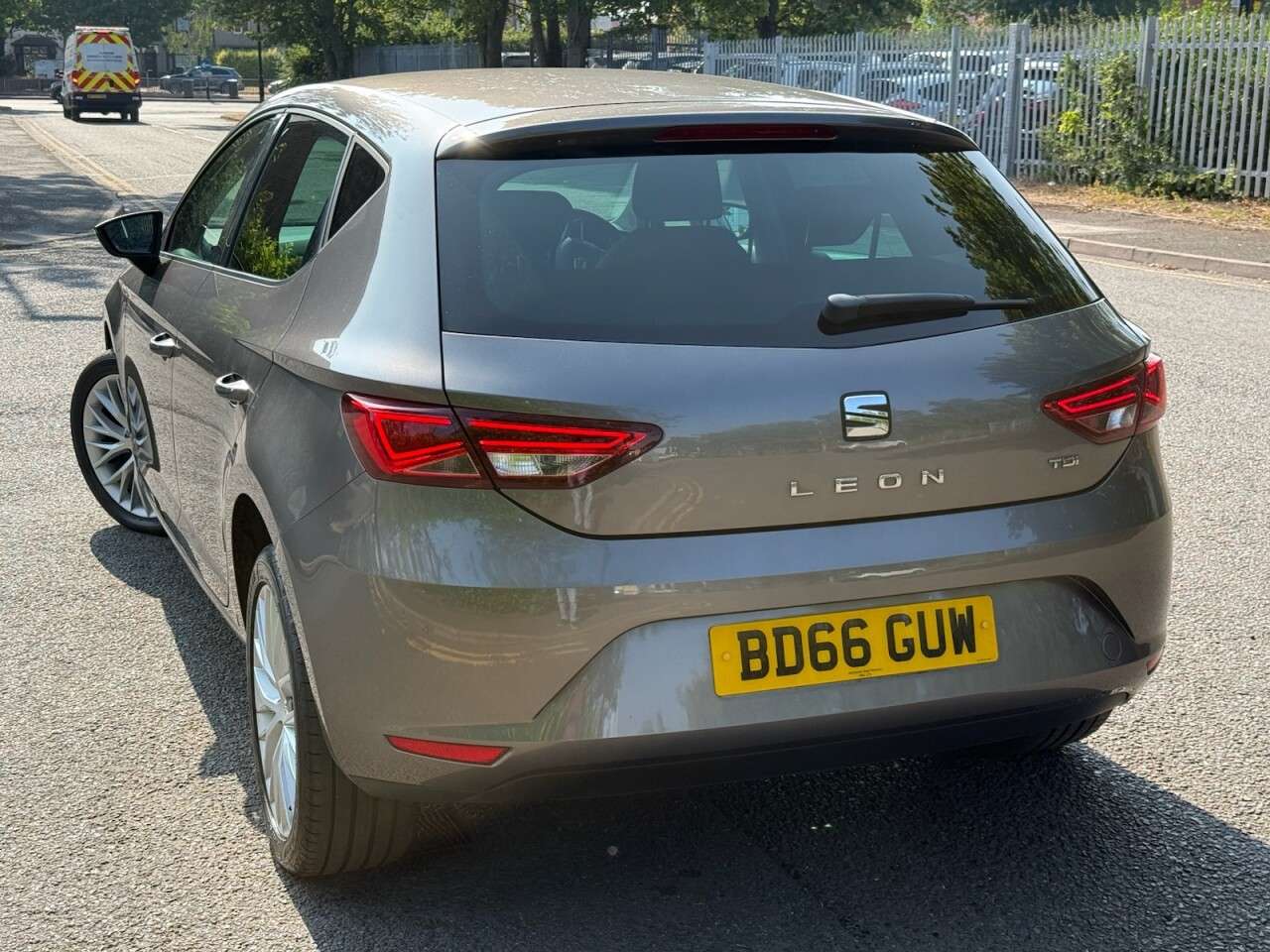 A 2016 SEAT LEON 1.6 TDI SE Dynamic Technology Hatchback 5dr Diesel Manual Euro 6 (s/s) (115 A 2016 SEAT LEON 1.6 TDI SE Dynamic Technology Hatchback 5dr Diesel Manual Euro 6 (s/s) (115