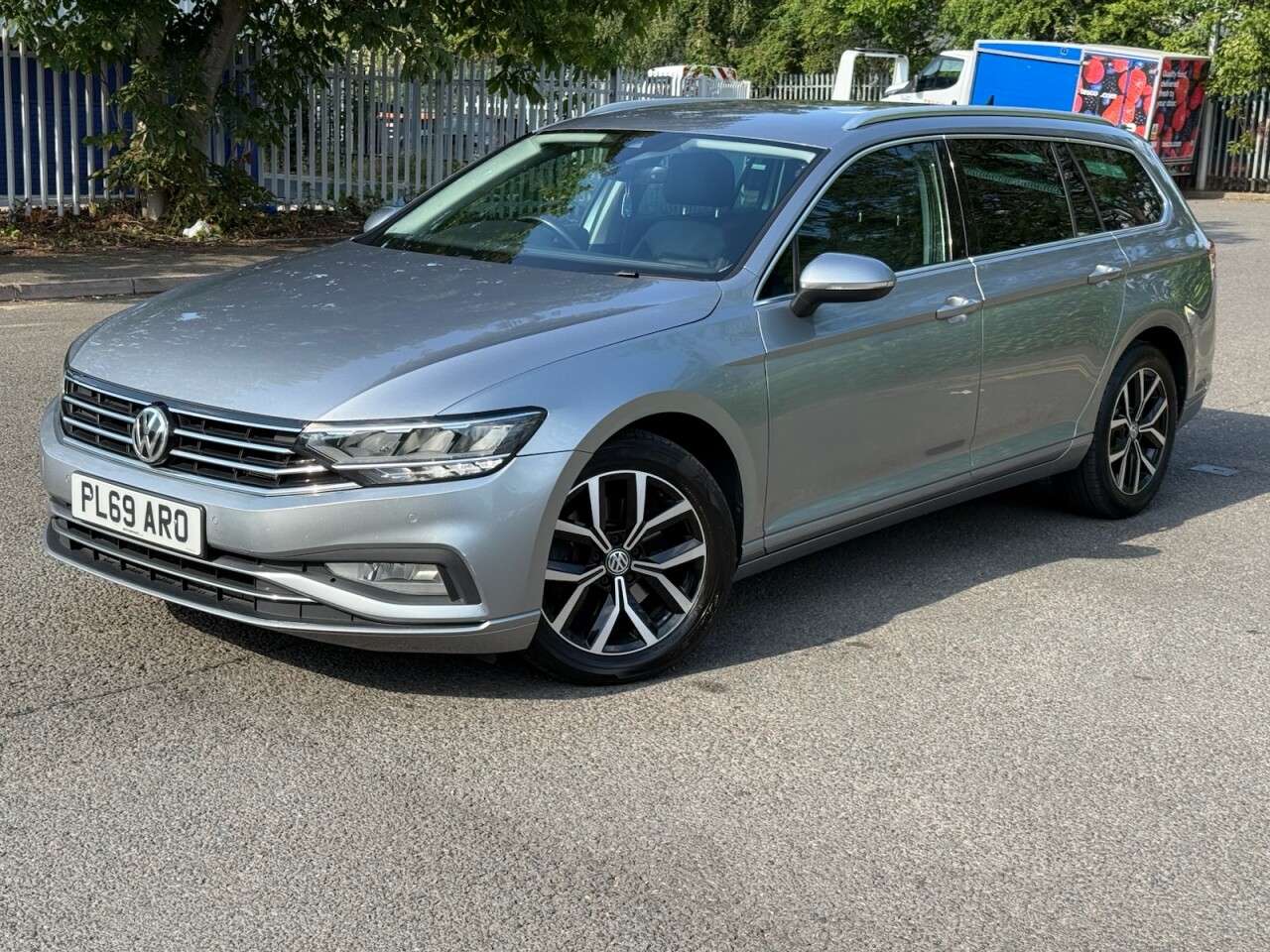 A 2020 VOLKSWAGEN PASSAT 2.0 TDI EVO SEL Estate 5dr Diesel DSG Euro 6 (s/s) (190 ps) A 2020 VOLKSWAGEN PASSAT 2.0 TDI EVO SEL Estate 5dr Diesel DSG Euro 6 (s/s) (190 ps)