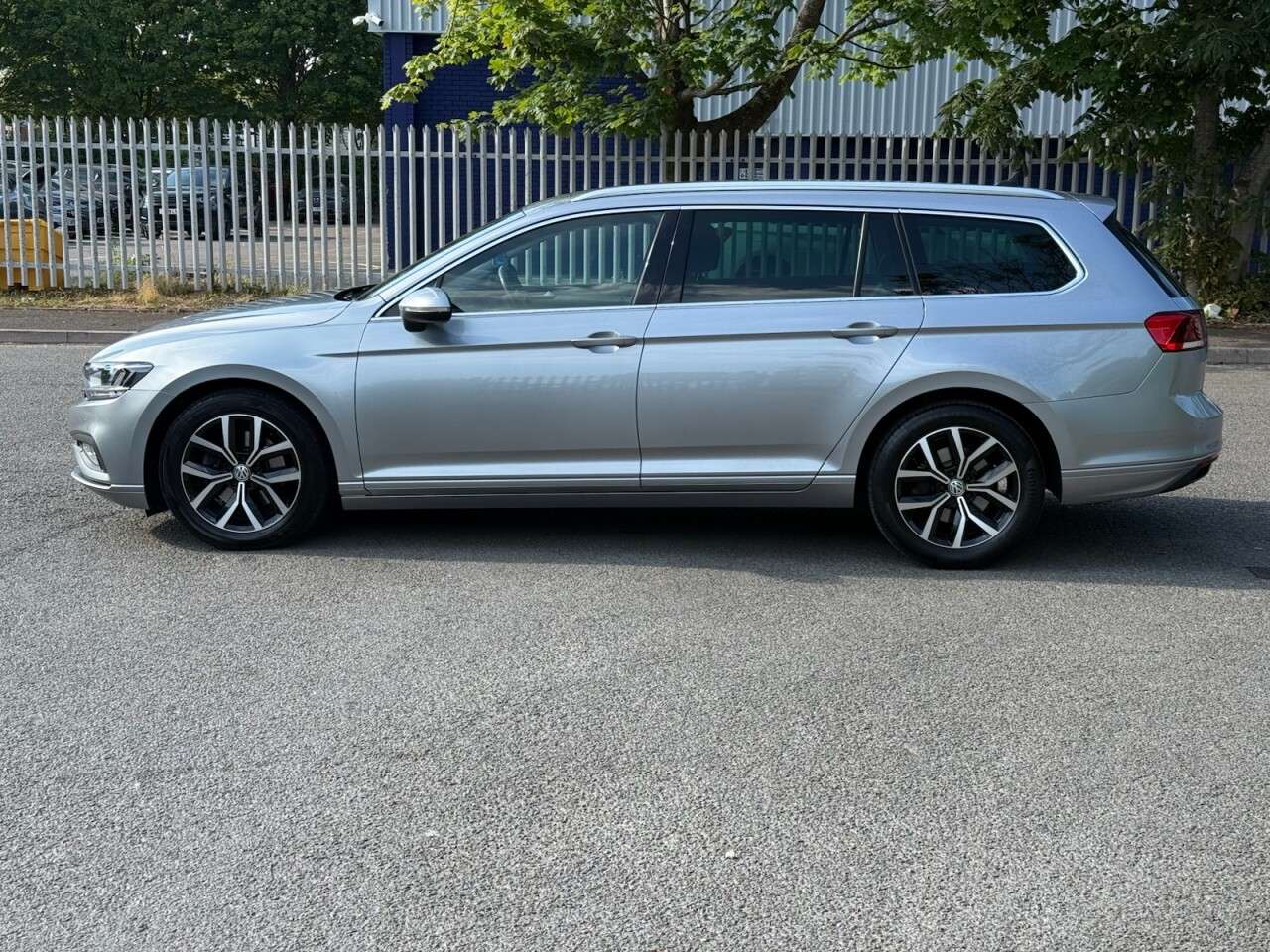 A 2020 VOLKSWAGEN PASSAT 2.0 TDI EVO SEL Estate 5dr Diesel DSG Euro 6 (s/s) (190 ps) A 2020 VOLKSWAGEN PASSAT 2.0 TDI EVO SEL Estate 5dr Diesel DSG Euro 6 (s/s) (190 ps)