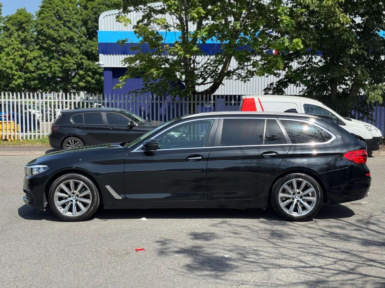 A 2018 BMW 5 SERIES 2.0 520d SE Touring 5dr Diesel Auto Euro 6 (s/s) (190 ps) ULEZ+2FO+CAR PLAY A 2018 BMW 5 SERIES 2.0 520d SE Touring 5dr Diesel Auto Euro 6 (s/s) (190 ps) ULEZ+2FO+CAR PLAY