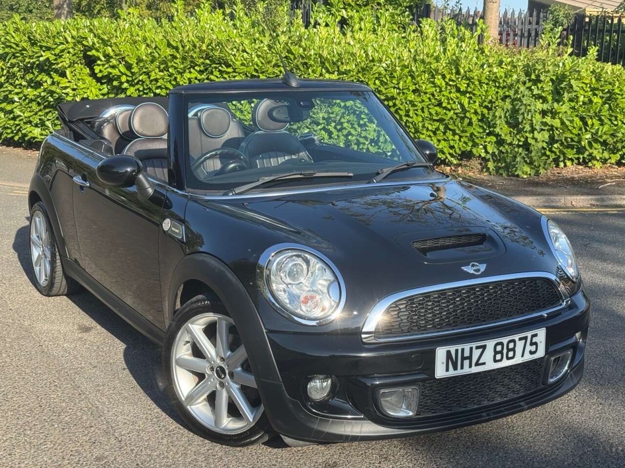 A 2014 MINI CONVERTIBLE 2.0 Cooper SD Highgate Convertible 2dr Diesel Manual Euro 5 (s/s) (143 ps) A 2014 MINI CONVERTIBLE 2.0 Cooper SD Highgate Convertible 2dr Diesel Manual Euro 5 (s/s) (143 ps)